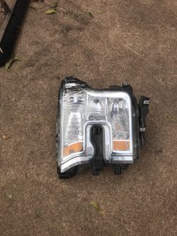 2017 Ford F-150 left headlight