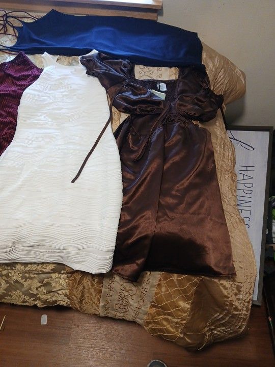 SUMMER CLOTHES AND HEELS