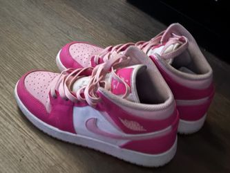 Woman Shoes Size 6 In Youth 50 $