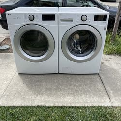 Nice Newer LG Washer/Dryer (Gas Dryer + Stackable) 30 day warranty