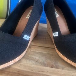 Women’s size 6 Tom’s wedges