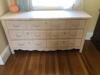 Stanley Dresser and 2 nightstands
