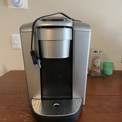 Keurig Coffee Maker With Iced Coffee Options! 