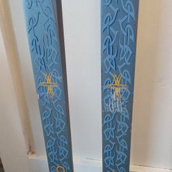 Karahu Aero Cross Country Skis With Salomon SNS Bindings