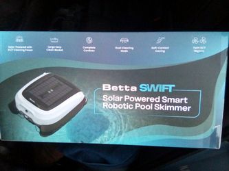 Solar powered pool skimmer