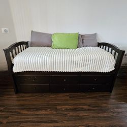 MISSION STYLE DAY BED WITH TRUNDLE AND 3 LARGE DRAWERS