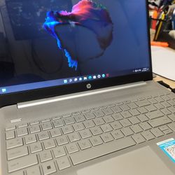 15.6" Hp Laptop Windows 11 1.1.ghz, 4gb Ram, 120gb HD With Charger 830196-1