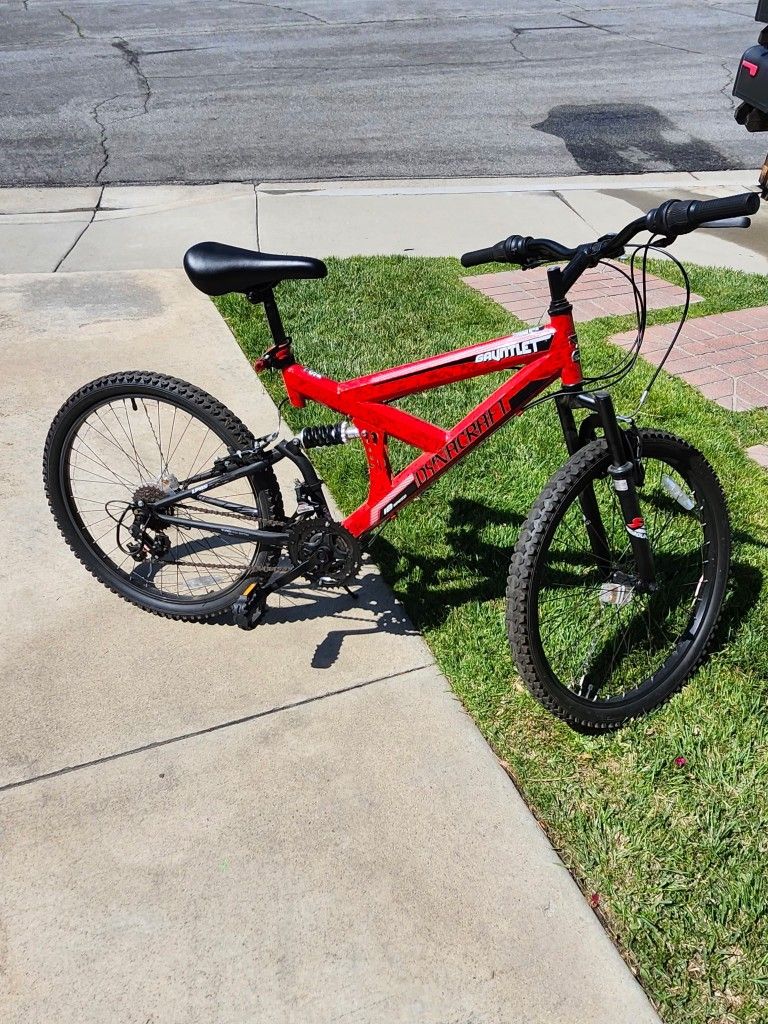 Dynamic 24" Gauntlet Mountain Bike.