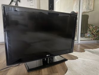 LG TV 32in