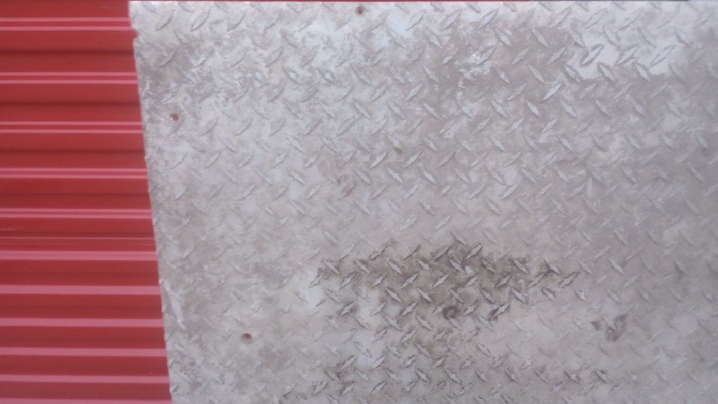 Diamond Plate Half Sheet 4'x4' 