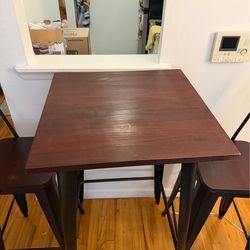 Table with 2 stools