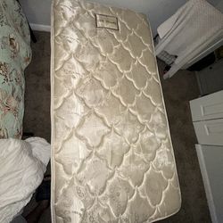 twin mattress 