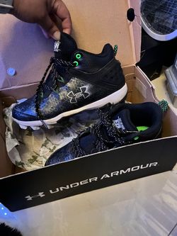 Kids Baseball Cleats/ UA Harper 8 / 2.5Y