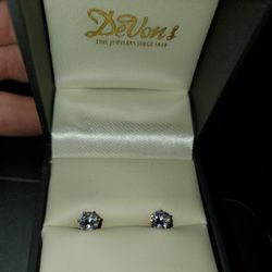Devons Jewelery. Diamond Earrings 