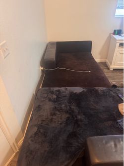 Beautiful steam queen and couch and will steam clean it right before purchase
