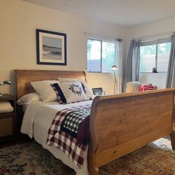 Queen Solid Wood Sleigh Bed