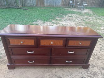 Dresser
