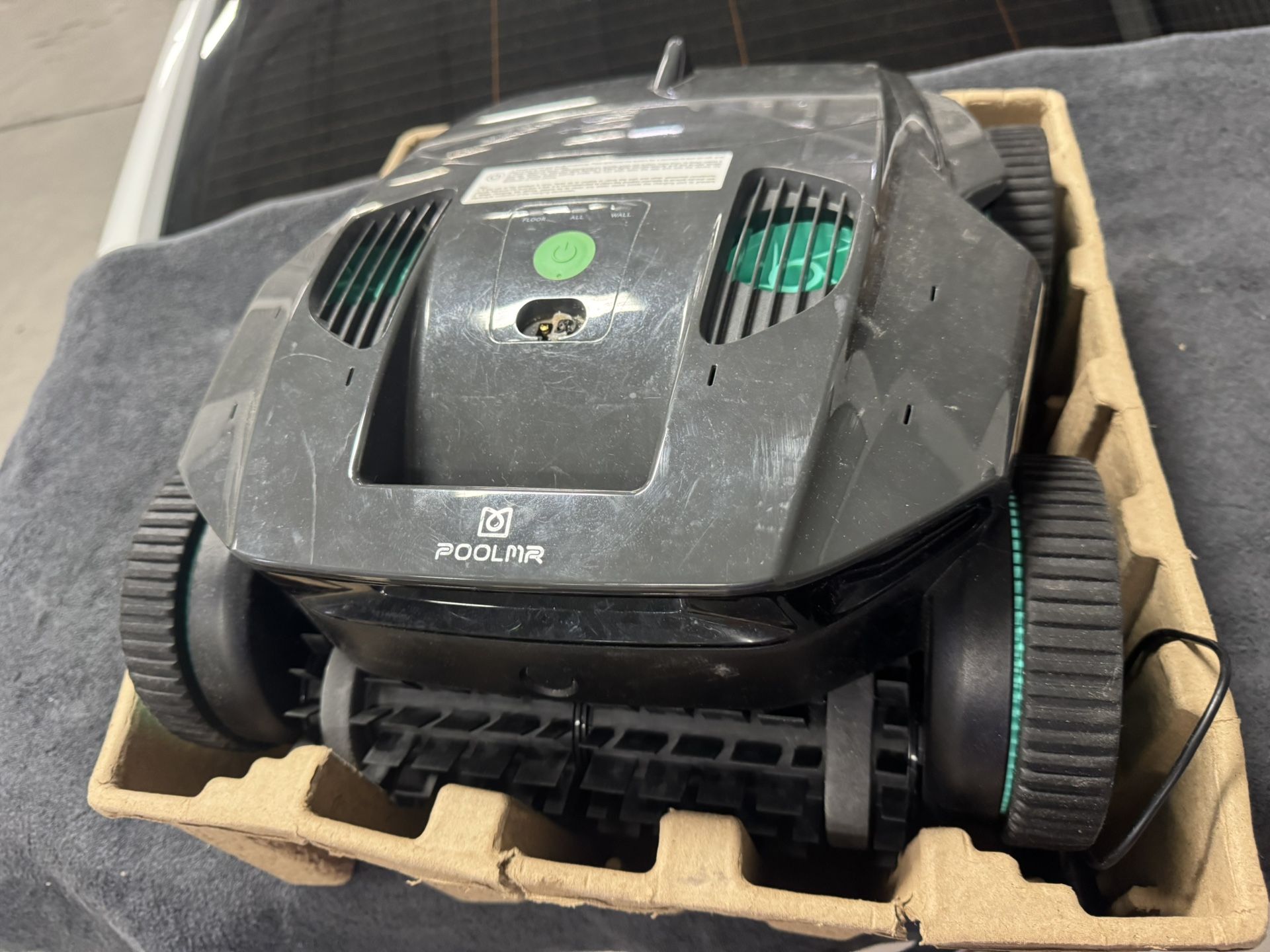 PoolMr Cordless Robotic Pool Cleaner, Pool Vacuum for Inground Pools
