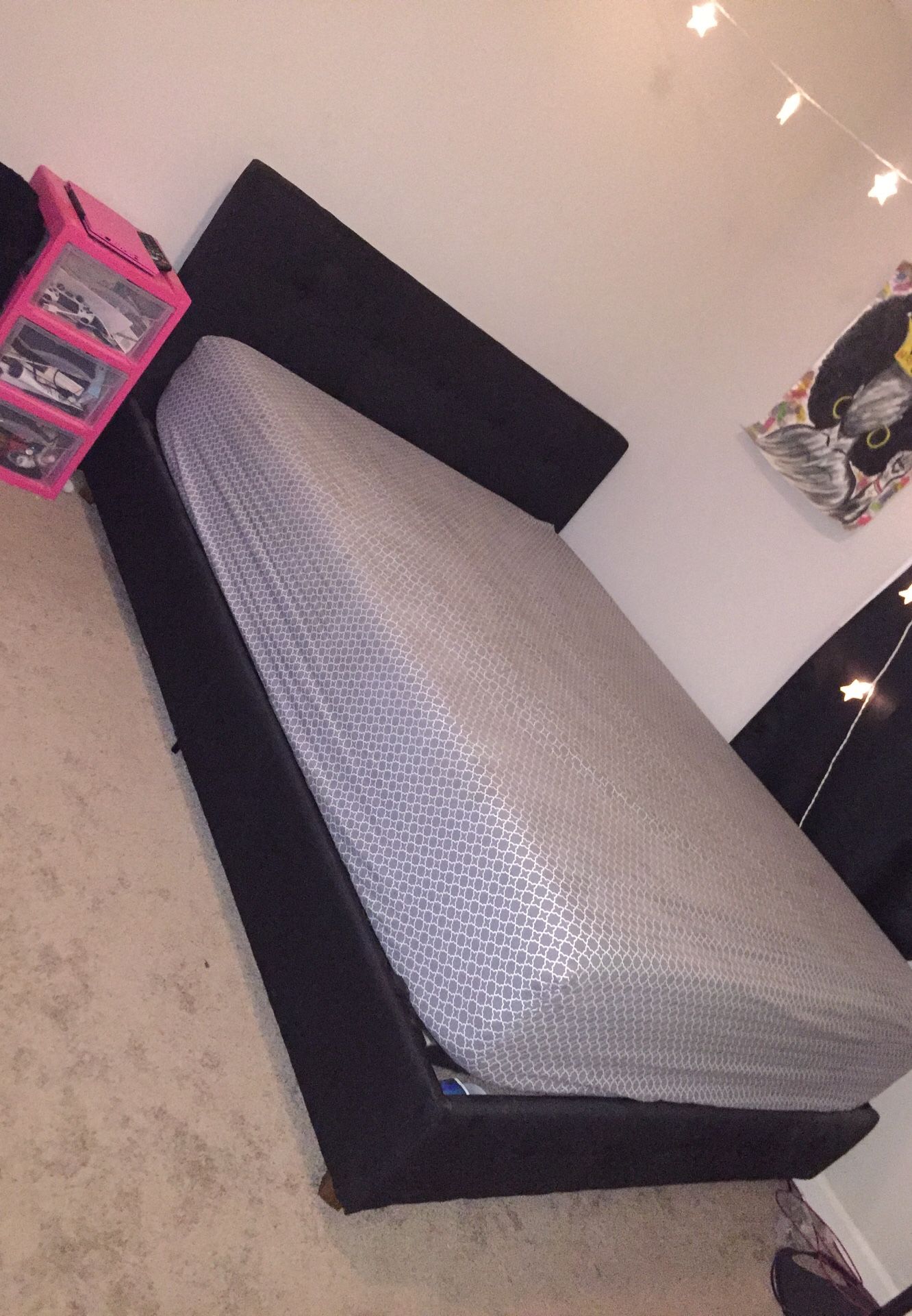 Upholstered Platform Bed (BLACK)