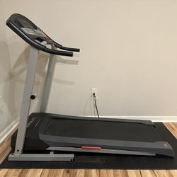 Weslo Cadence G 5.9 Treadmill – Folds up, great condition