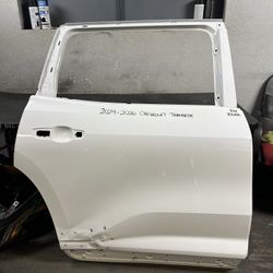 2024-2025-2026 CHEVROLET TRAVERSE RIGHT REAR DOOR OEM USED