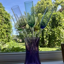 6 Champagne Flutes & Vase. (Bouquet) 17" Long