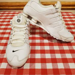 Mens 10 1/2 White Nike Shox Sneakers for Sale in Lake Grove, NY - OfferUp