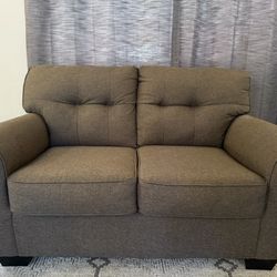 Loveseat Ashley Furniture 