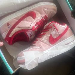 Size 9 - Nike Dunk Low SB x StrangeLove Valentines Day CT2552 800
