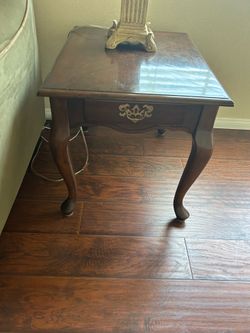 Set of 2 end tables and coffee table