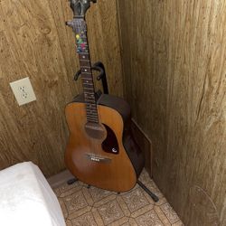 Epiphone Gibson with guitar stand 