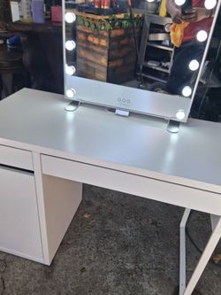 White Vanity Desk with Lighted Hollywood Mirror