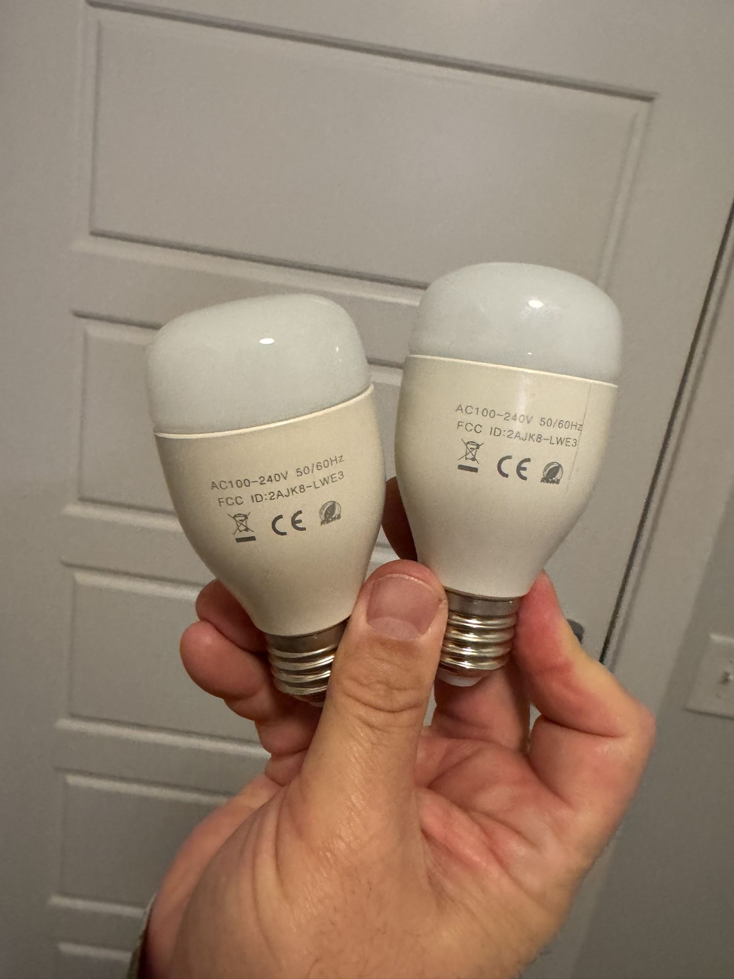 Two Smart Bulbs Similar To Hue Work With Siri Alexa