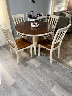 Beautiful Solid Wood Table and 4 Chairs — Excellent Condition