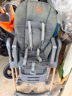 Maxi cosi high chair w all accessories