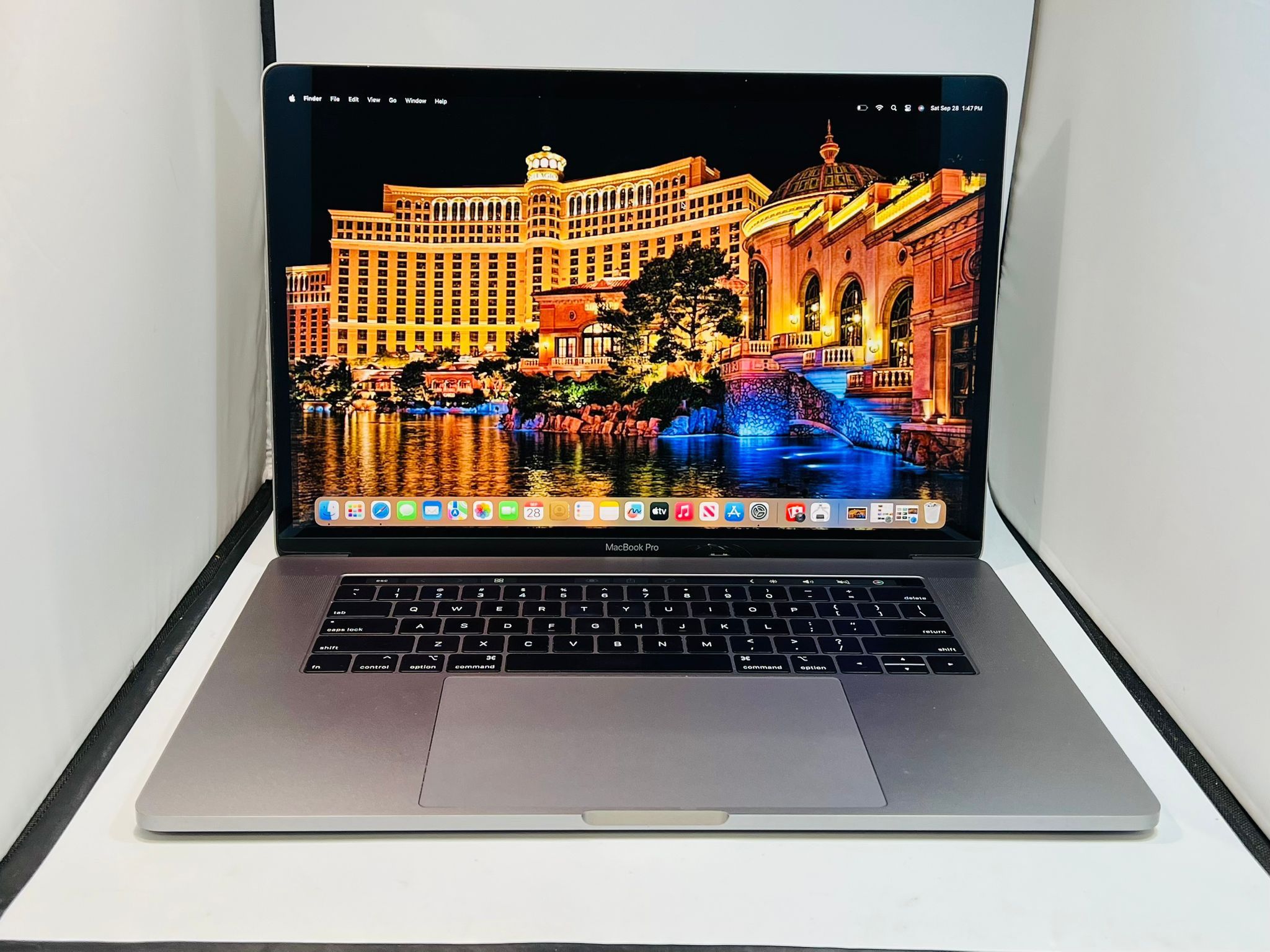Apple MacBook Pro 15” 2019 TouchBar Core i7 16GB 500GB Radeon Pro