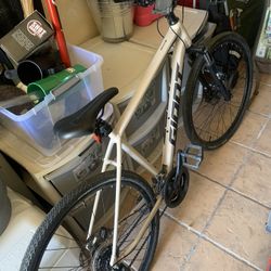 Giant Large Hybrid Bicycle 800obo