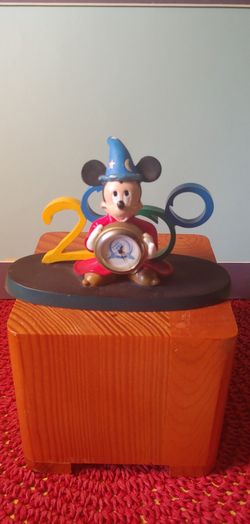 1999 DISNEY CAST CLOCK