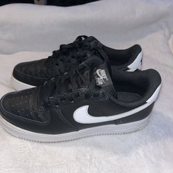 NIKE AIR FORCE 1 (size9 Men)