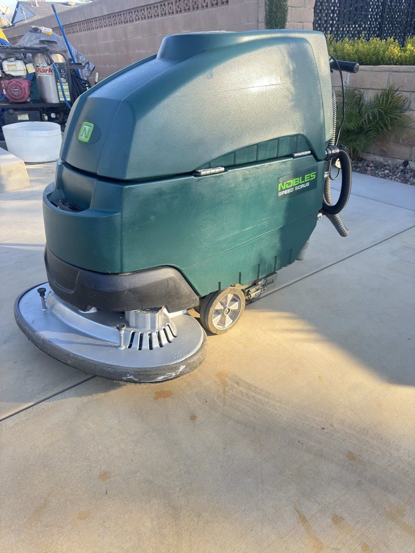 Nobles Speed Scrub Floor Scrubber 32 Inch