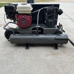 Portable 8 Gallon Air Compressor 