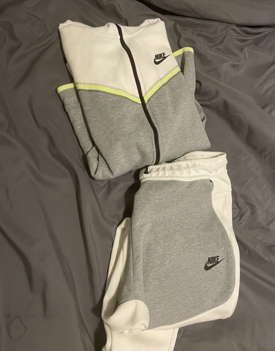 Nike Tech