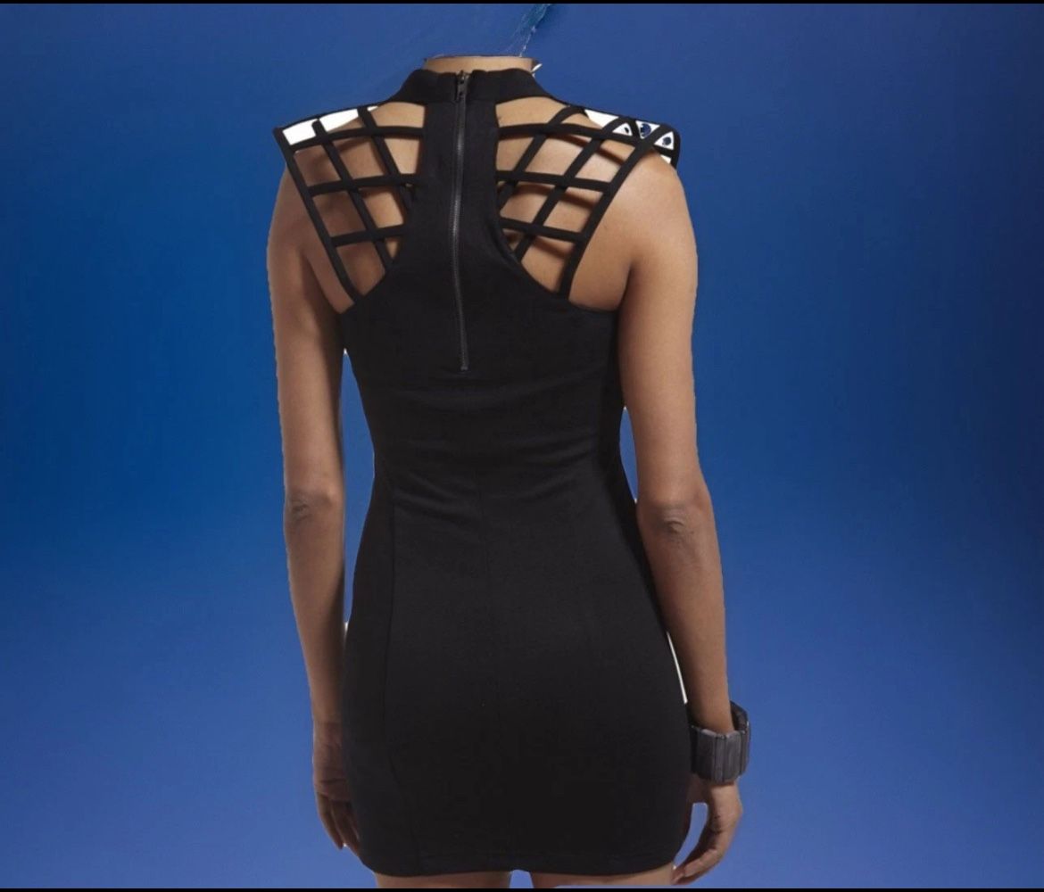 Blaque Label Cage Dress NWT” Size S” caged or geometric shoulder design…(#19)