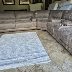 New Power reclining (4seats) microsuede 3-Pc. sectional in excellent condition I can help deliver