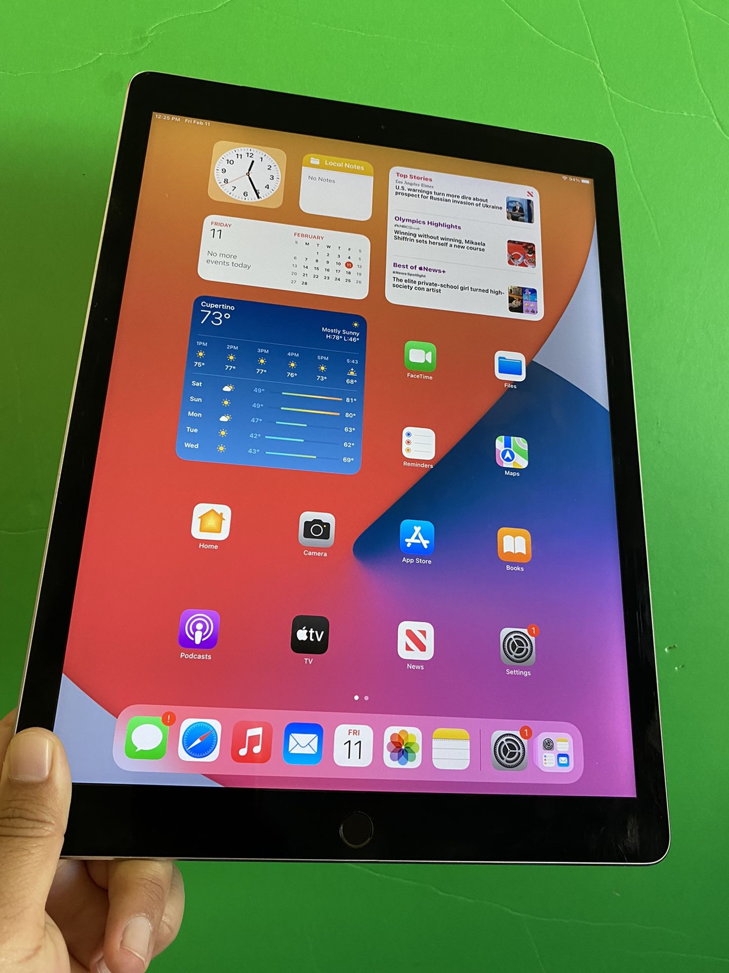 128GB Apple IPad Pro 12.9” (Retina /IOS 15) WiFi + cellular (T Mobile / AT&T/ Verizon / LTE) with Accesories (Apple pencil supported)