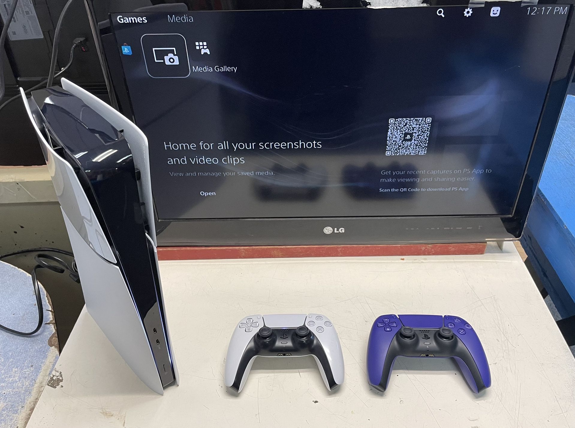 Sony PS5 Slim Digital w/2 Controllers