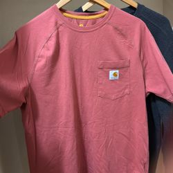 Carhartt t-shirt is a pocket tee Medium Men’s 