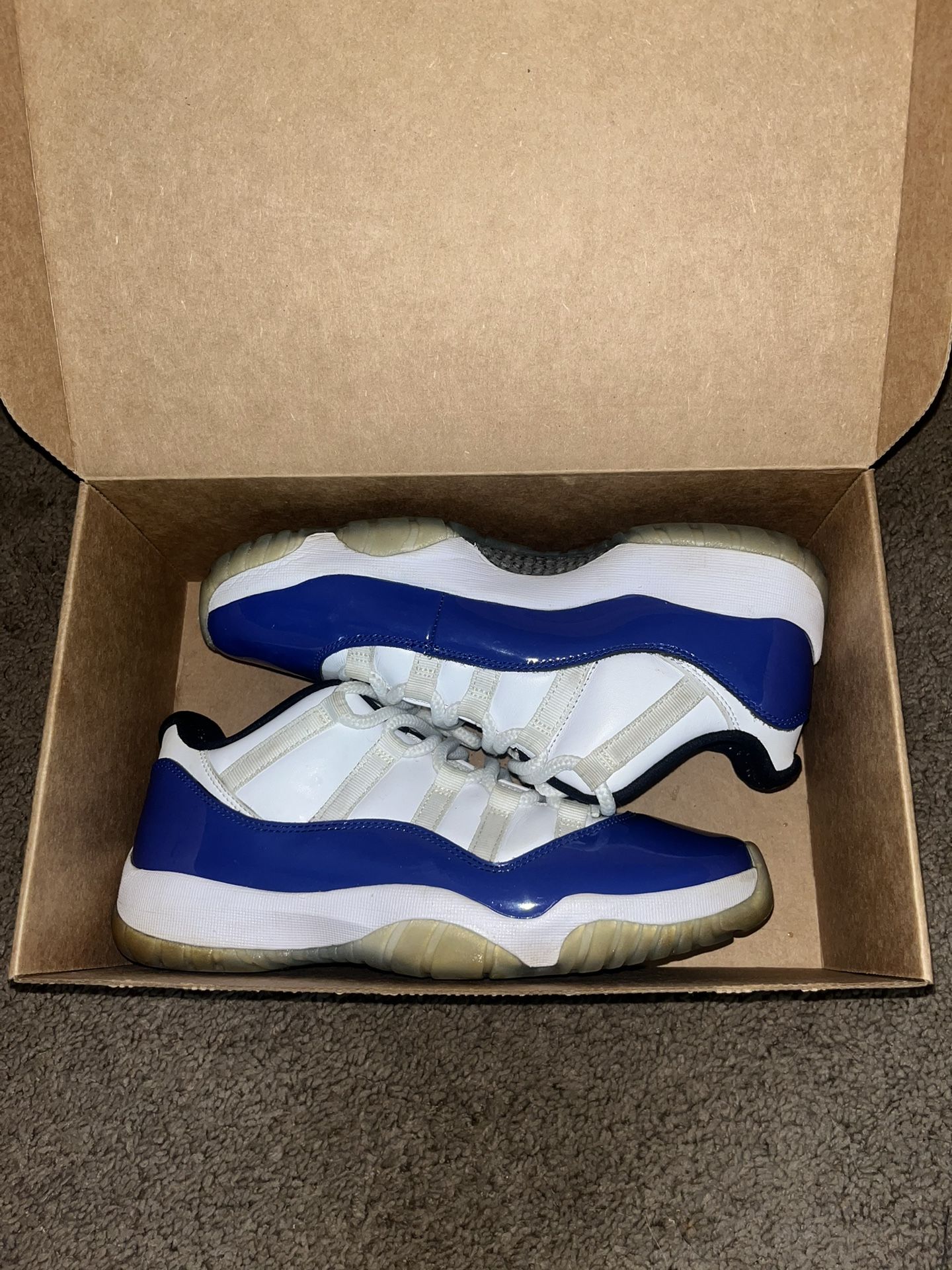 Size 8.5M Jordan 11 low white concord | Pre owned, Rep box