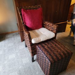 Rattan chair w Ottoman 