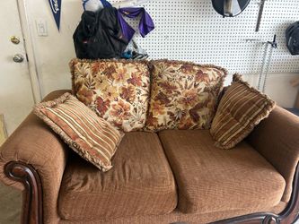 HUGE GARAGE SALES LOTS OF ITEMS  Couch Sofa Tv monitor tire tools cloths starting $1ll